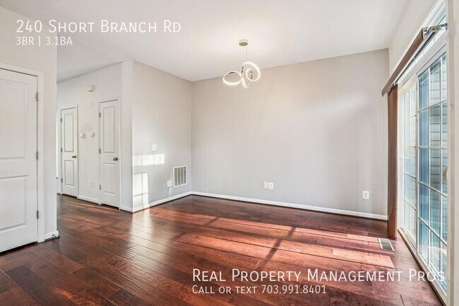 Building Photo - 240 Short Branch Rd