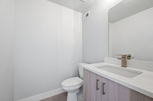 Building Photo - $3,540.95 with $300 off the first month's rent, 2 Beds - 4 Bath, Townhouse in Denver with Cozy Fi...