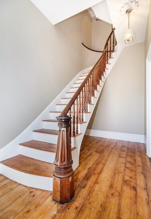 Building Photo - 61 Monmouth St