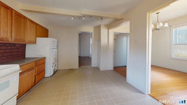 Building Photo - 17 Landin St