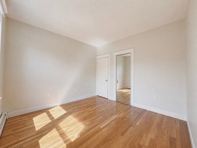 Building Photo - 15 Colborne Rd