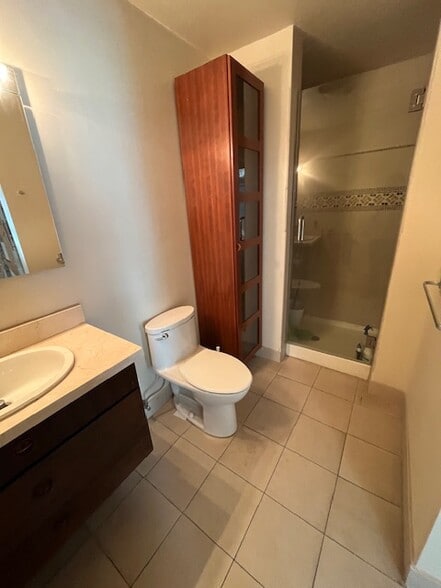 walk in shower - 2527 Union St