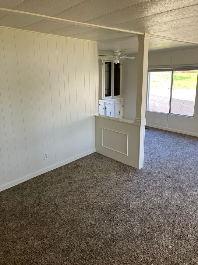 Building Photo - Columbia Riverfront Home with 1 Acre of Landscaped Yard