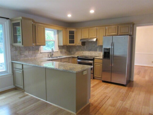 Building Photo - 4635 Villa Chase Dr NE