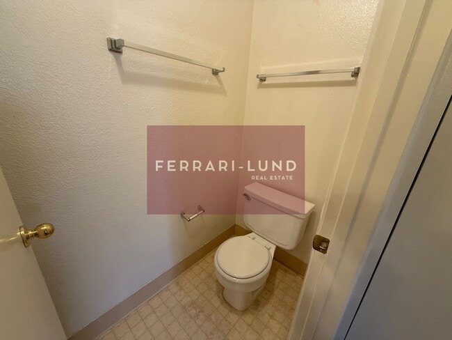 Building Photo - ?? Loft Style Townhome in Reno - Kay DeAlba Property! ??