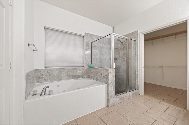 Building Photo - 14914 W Bend Dr