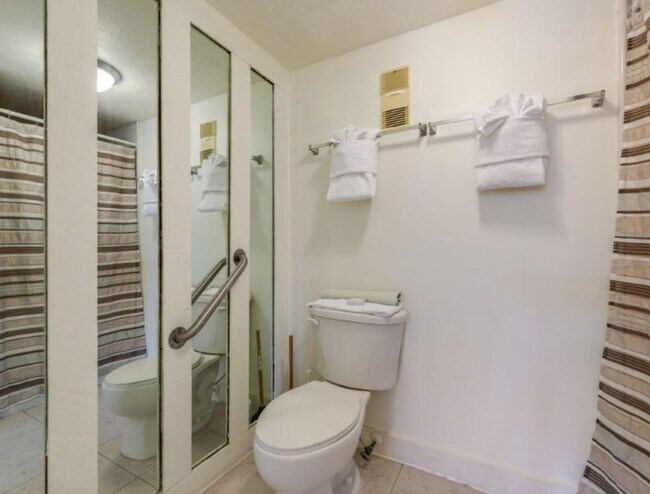 Building Photo - 7785 Estero Blvd