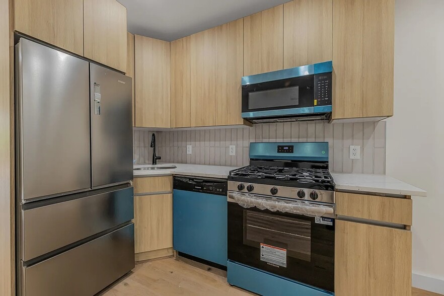 Building Photo - 291 Kingsland Ave