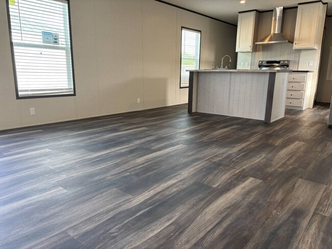 Building Photo - 14142 Lorraine Rd