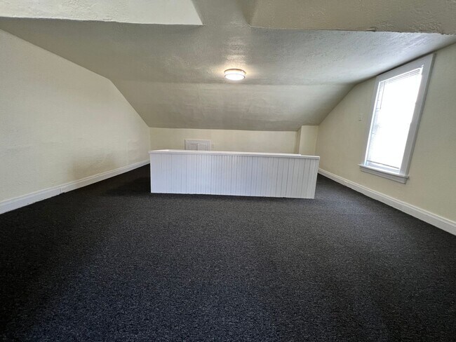 Building Photo - Updated 3BR house with multi-car off street parking!