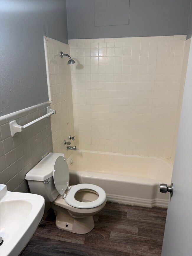 Building Photo - Pine Street Terrace