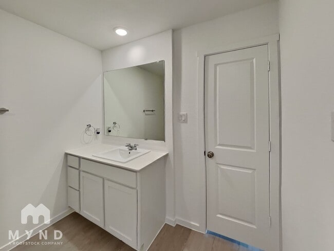Building Photo - 217 Poplar Pl