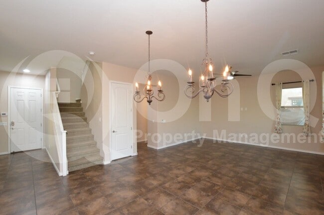 Building Photo - 1522 E Hummingbird Way