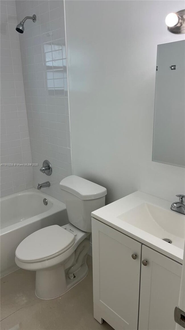 Building Photo - 465 NE 139th St