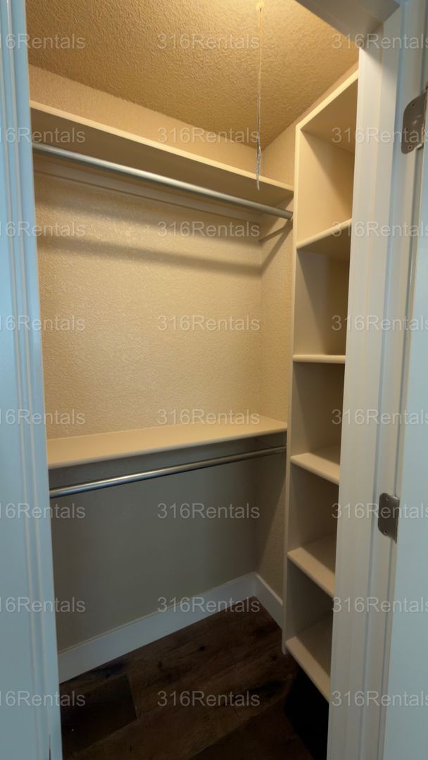 Building Photo - 1110 School St