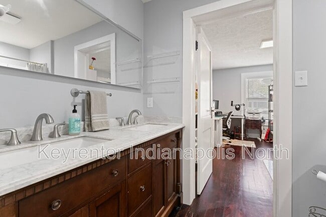 Building Photo - 1523 E 49th St