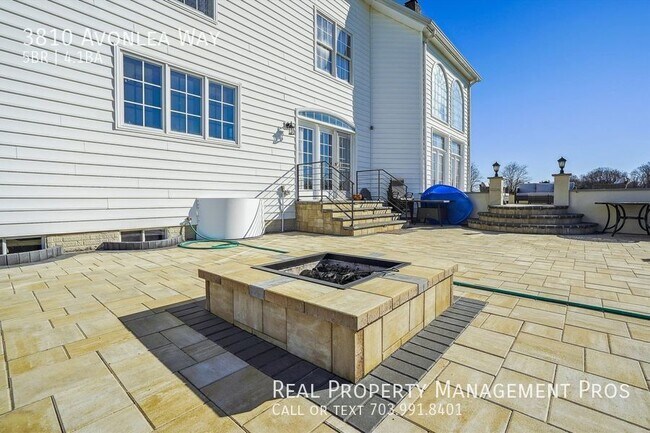 Building Photo - Gated Community, 10 Acres