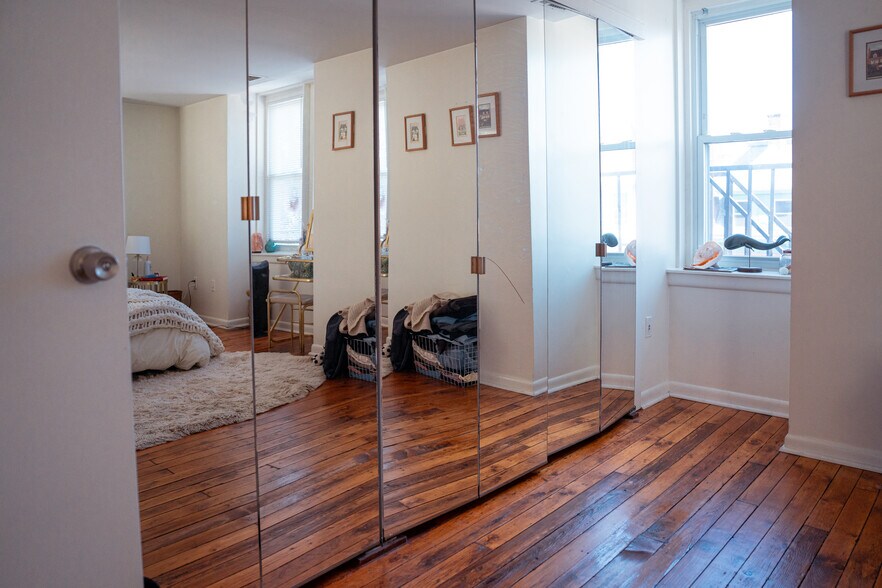 Building Photo - 625 S Negley Ave