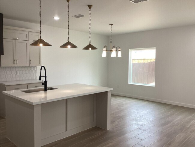 Building Photo - 601 Cata Dr