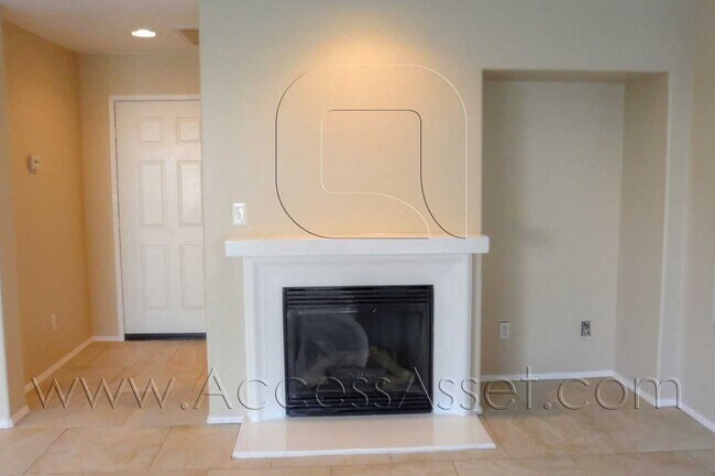 Building Photo - Beautiful Three Bedroom, Curb Appeal Home!