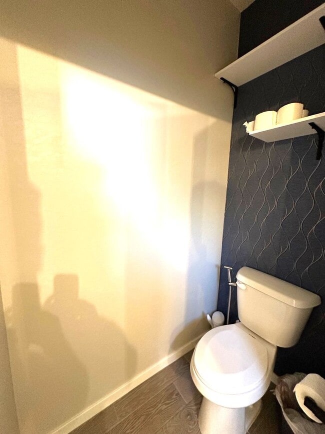 Building Photo - 4 bed 2.5 bath townhouse in The Crossings