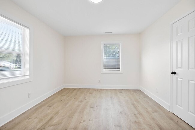 Building Photo - 512 E Branch St