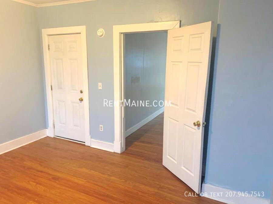 Building Photo - 207 S Main St