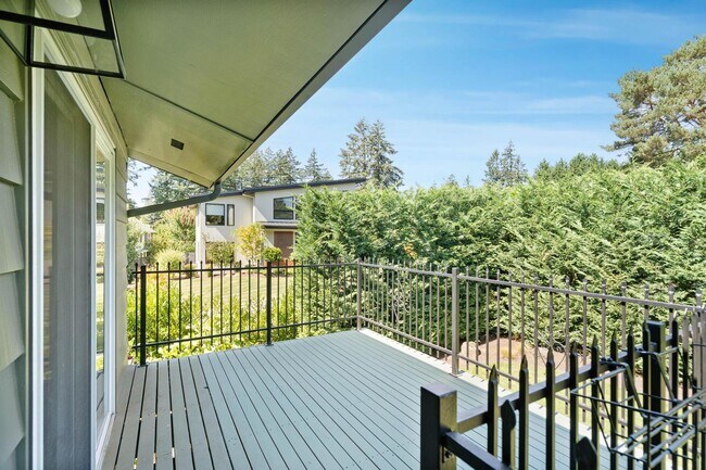 Building Photo - 13745 Cameo Ct