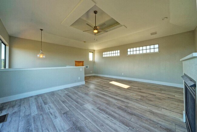 Building Photo - 15501 Rock Creek