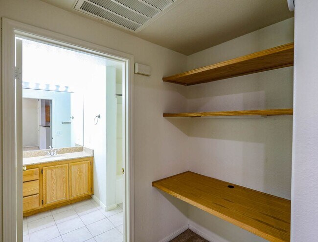 Building Photo - Resort Living 1 Bedroom Condo In West Las ...
