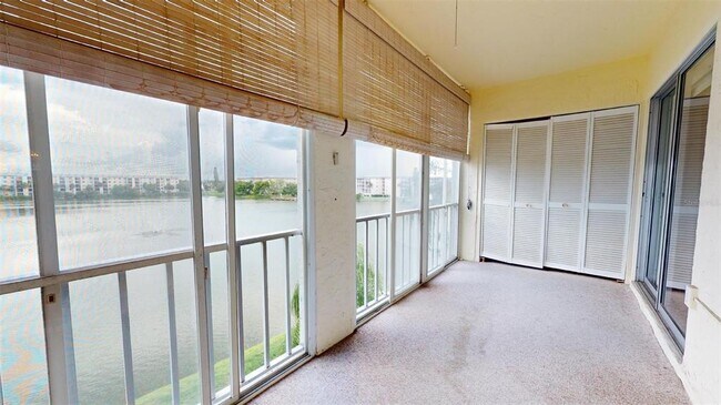 Building Photo - 3432 Lake Bayshore Dr