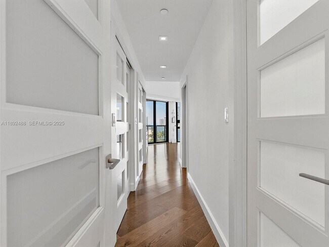 Building Photo - 4000 Island Blvd