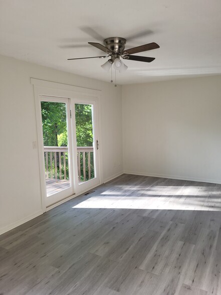 Living room - 5516 NW Homer White Rd