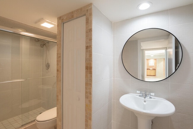 Building Photo - 1700 Embassy Dr