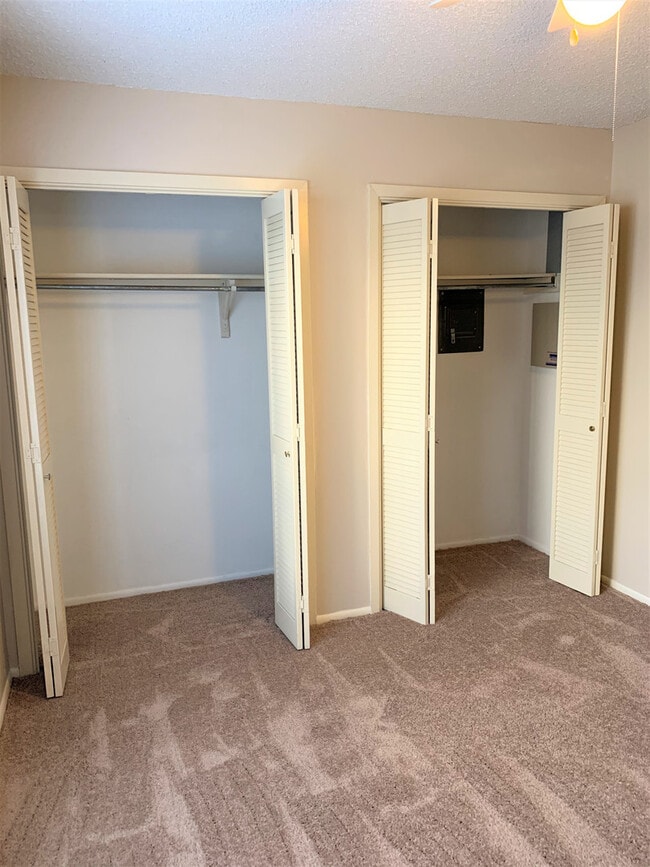 Building Photo - FIRST-FLOOR 2-BEDROOM AT WOODMONT TOWNHOMES