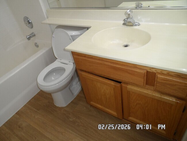 Building Photo - 3 Bedrooms, 2 Bathrooms, Approx 1582 sq. ft., 2 Car Garage, Fenced Back Yard, Rock-scaped Front Y...