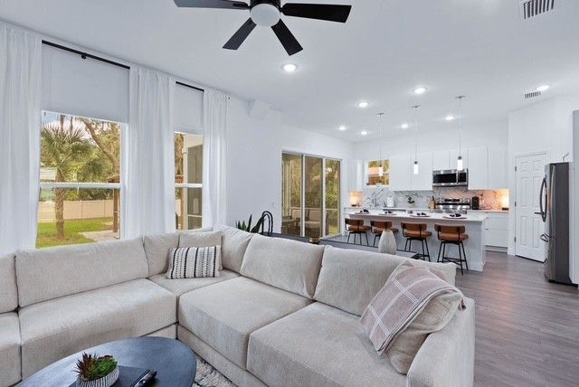 Building Photo - 5631 Heckscher Dr