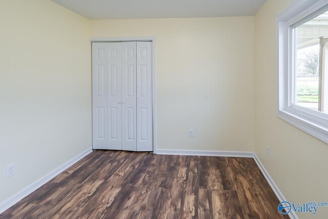 Building Photo - 2423 Medaris Rd NW