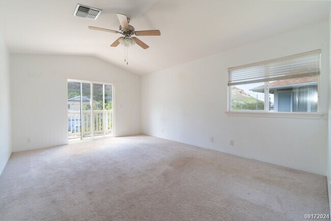 Building Photo - LARGE and SPACIOUS 3bd/3ba/2pkg (SEA COUNTRY) $3900