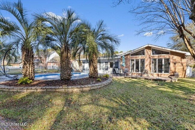 Building Photo - 219 Tantallon Dr