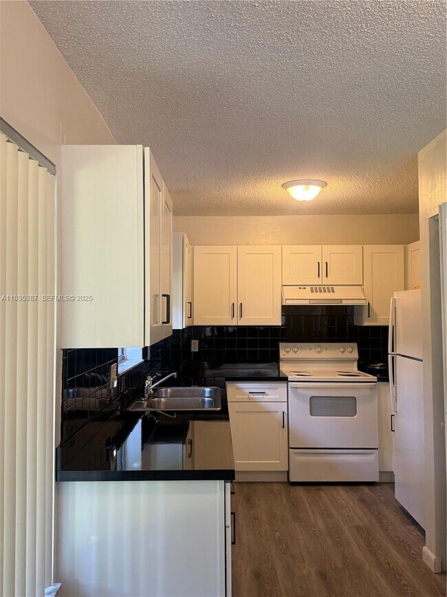 Building Photo - 159 NW 70th St