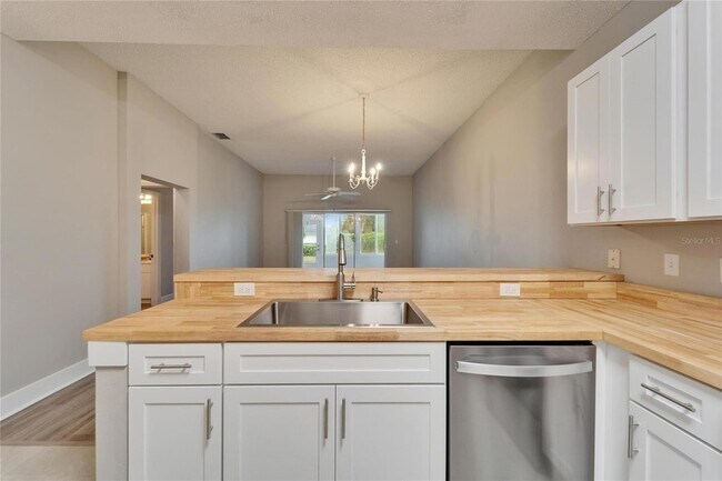 Building Photo - 1032 Radison Ave