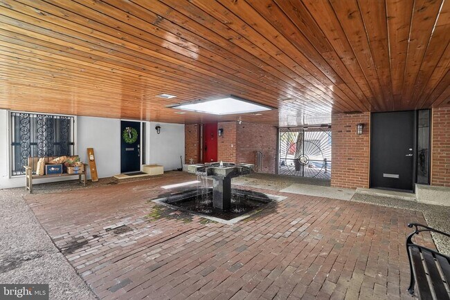 Building Photo - 812 Lombard St