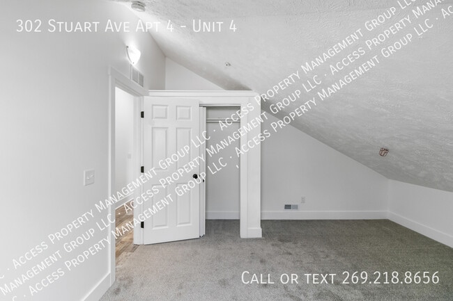 Building Photo - 302 Stuart Ave