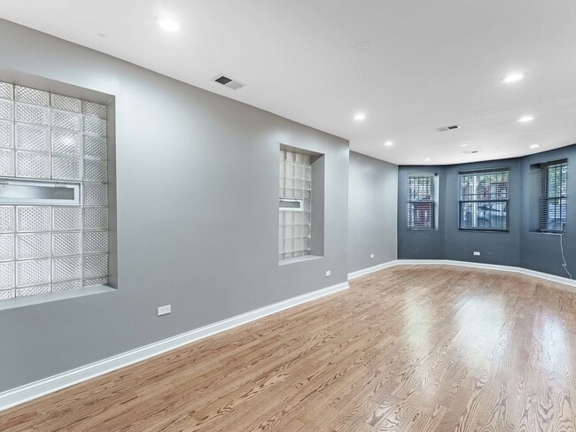 Building Photo - 555 N Lawler Ave