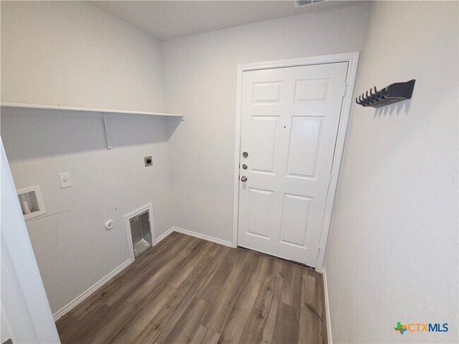Building Photo - 1049 Velvet Ct