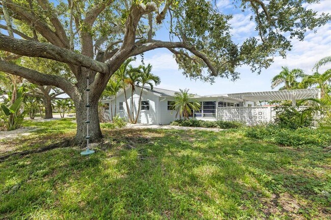 Building Photo - 10001 S Yacht Club Dr