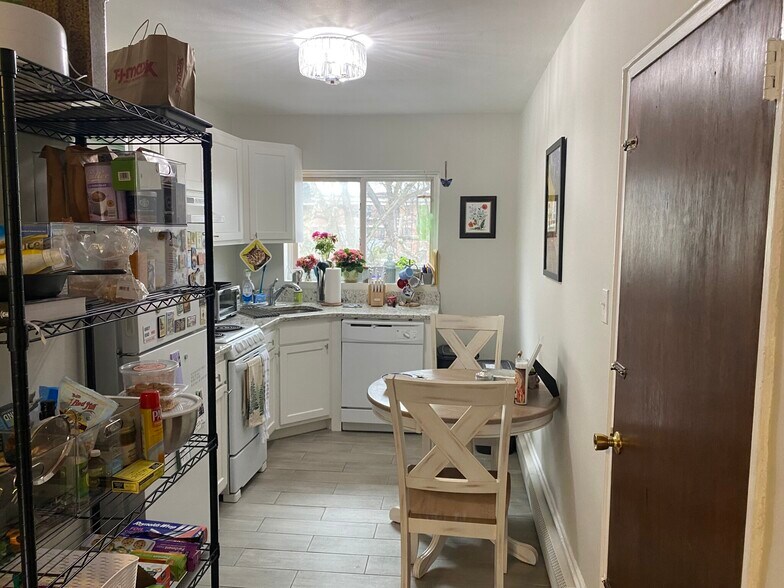 Building Photo - 63 Selkirk Rd