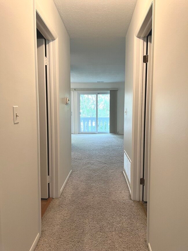 Building Photo - 225 Deerpath Ct