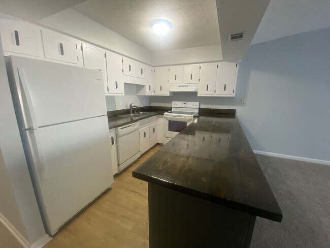 Building Photo - 707-713 N 9th St